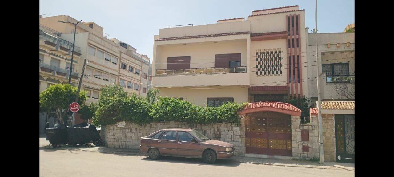 فيلا راقية بحي المنظر الجميل – طنجة